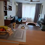 Sea Garden דירה